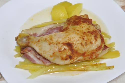 Kuřecí stehna na paprikové podestýlce  – Snadné recept z Miš - Maš kuchyně, hotový za 30 - 45 minut